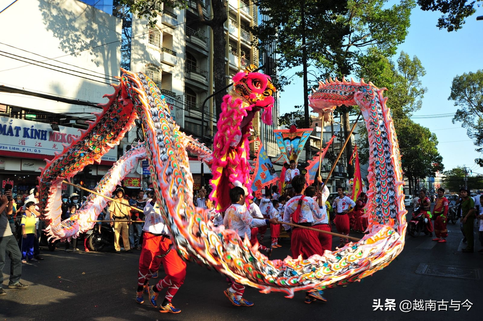 胡志明市华人元宵节被列入越南国家非物质文化遗产，华人开心庆祝